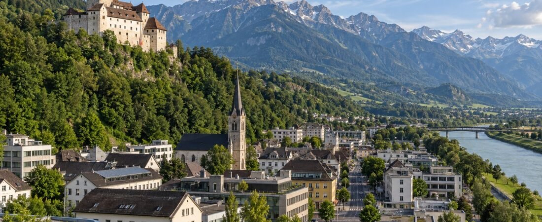 Vaduz in solitaria: castello, Alpi e dimensione del Liechtenstein