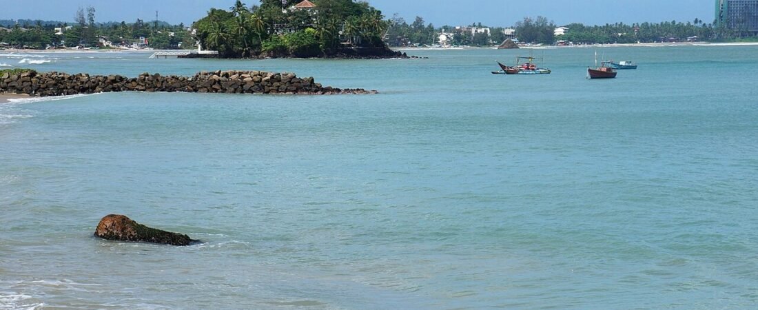 Weligama in solitaria: spiaggia, surf e costa dello Sri Lanka