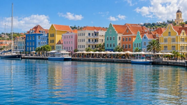Willemstad in solitaria: quartieri colorati, mare e storia di Curaçao