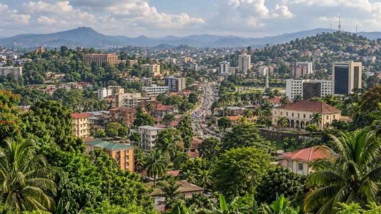 Yaoundé in solitaria: colline, mercati e cultura del Camerun