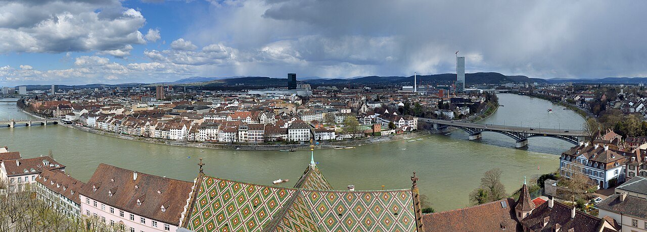 File:Basel - Stadtpanorama vom Münsterturm.jpg