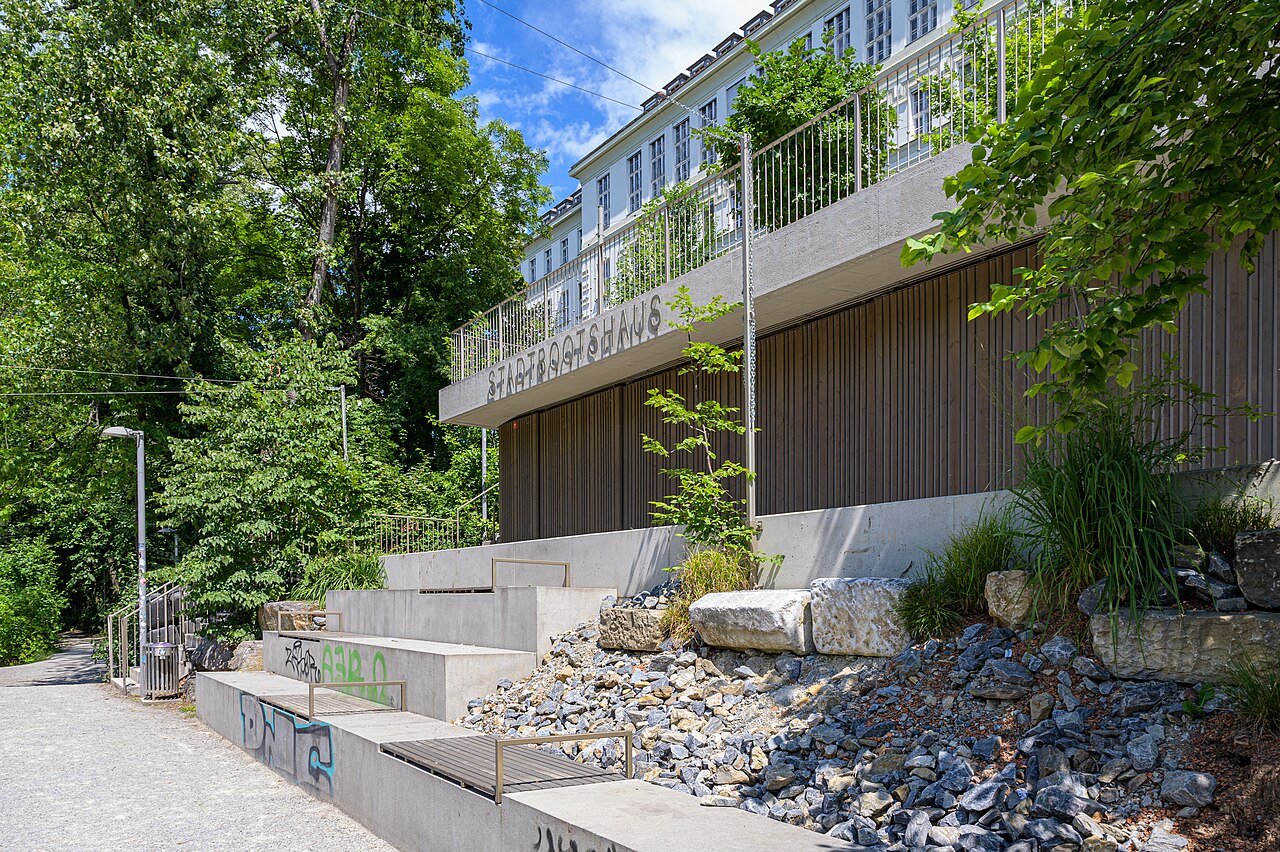 File:Graz Marburger Kai Stadtbootshaus-4173.jpg