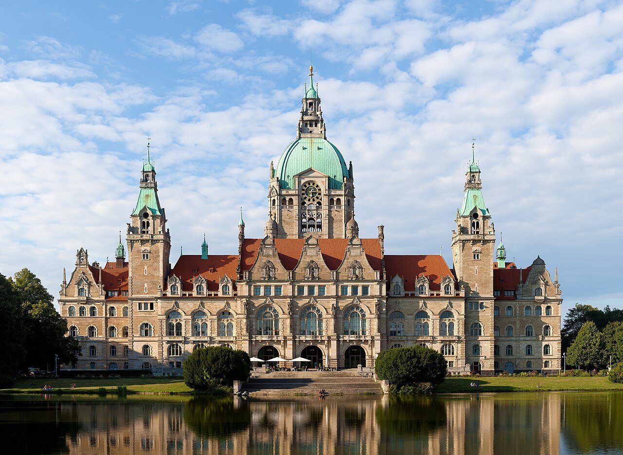 File:Neues Rathaus Hannover 2013.jpg
